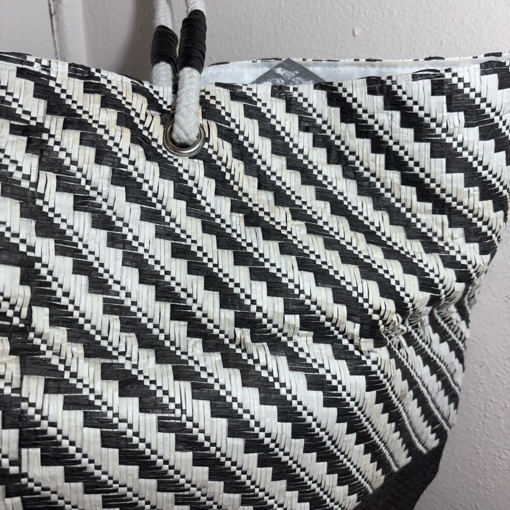 Large Black & White Tote Bag - Picture 4 of 7